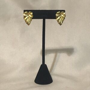 Vintage gold tone leaf earrings